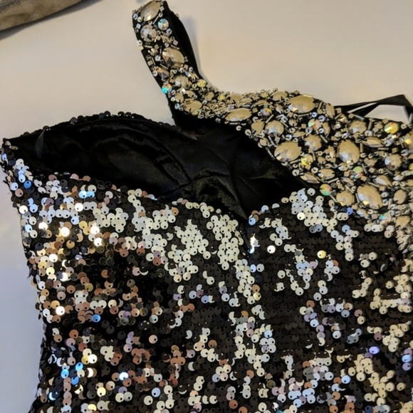 Tony Bowls Asymmetrical One-shoulder Sequin Dress - Picture 6 of 6